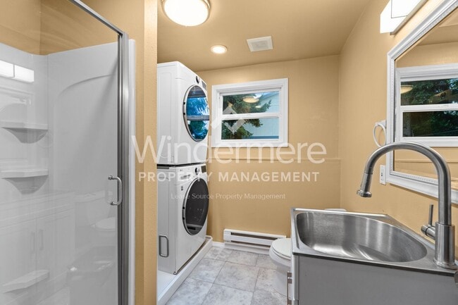 Building Photo - **Available July** 4 Bedroom Home In Spokane Valley