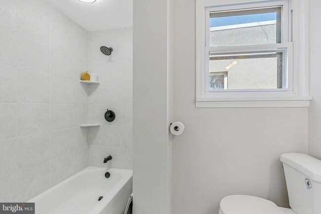 Building Photo - 2839 Winton St