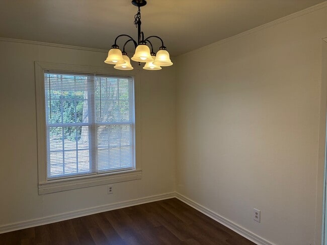Building Photo - Remodeled 3BR/1BA in Broadmoor