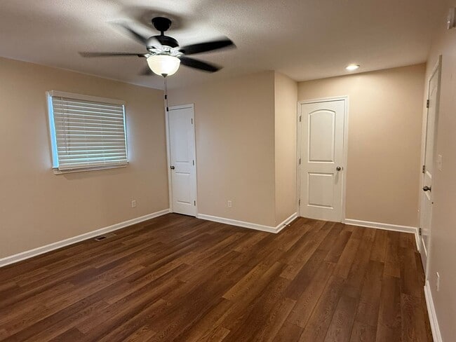 Building Photo - 3 Bedrooms, 1.5 Baths, Ranch in North Roan...