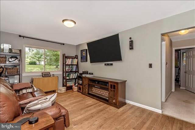 Living room - 2903 Loch Haven Ct