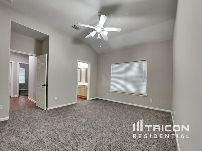 Building Photo - 810 E Clady Ct