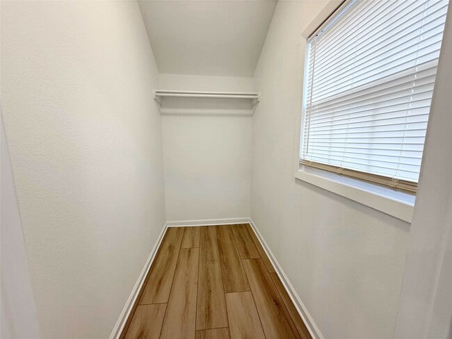 Building Photo - 1417 5th Ave N