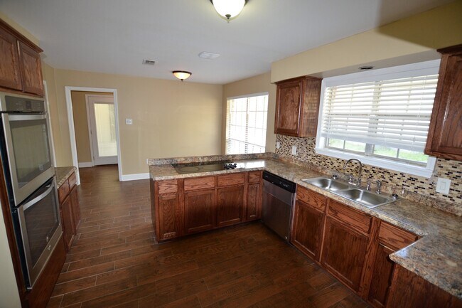 Building Photo - Newly Renovated 3 Bedroom Home in Sherwood...