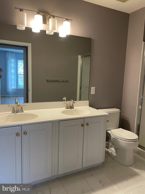 Building Photo - 30 Bridle Ct