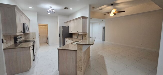 Building Photo - 2851 SW 49th Terrace