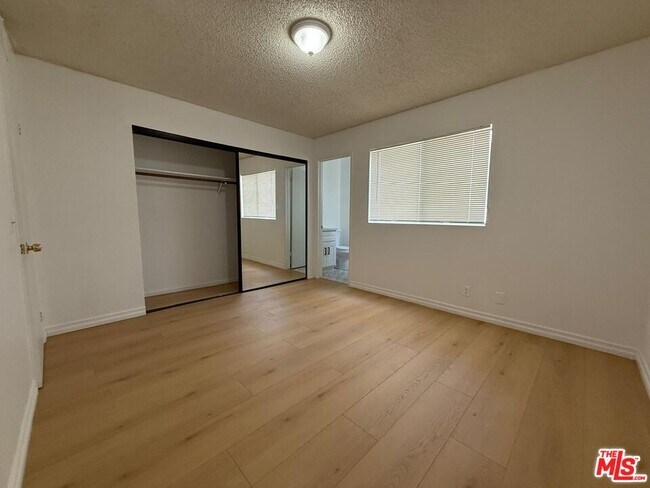 Building Photo - 1038 Thompson Ave