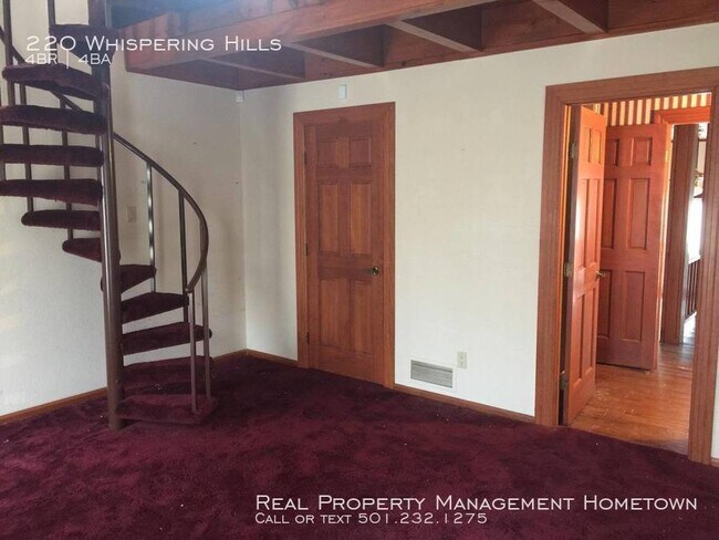 Building Photo - 220 Whispering Hill St