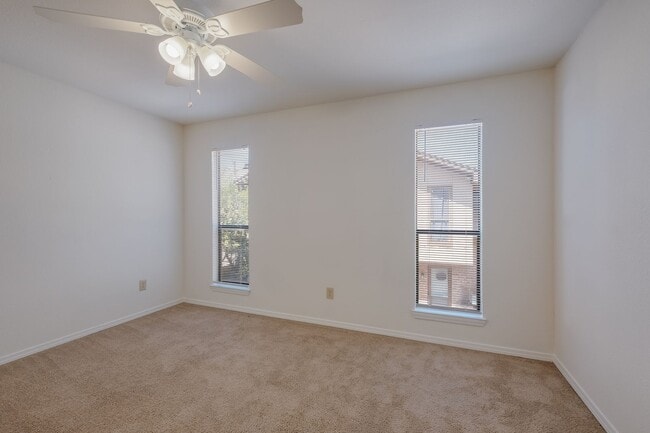 Building Photo - Renovated Condo with Great Location