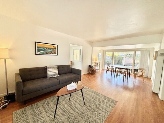 Building Photo - 211 E - Midtown Blue Bungalow | FURNISHED