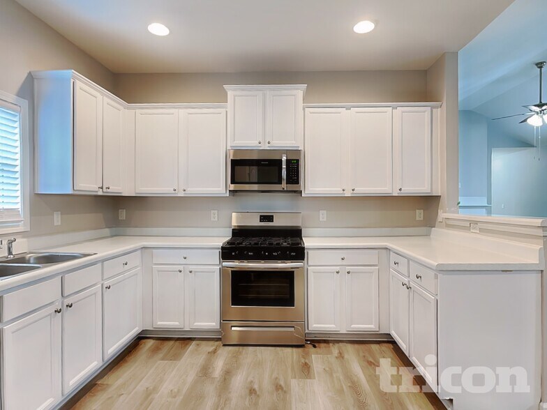 Building Photo - 7802 Bluefin Trail