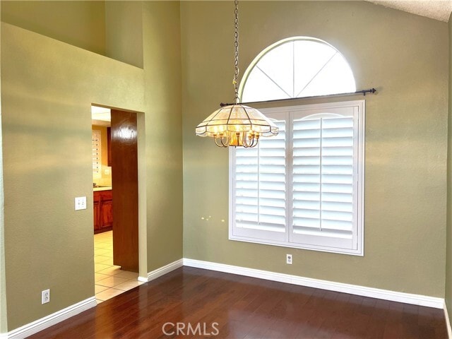 Building Photo - 1349 Crestmont Dr