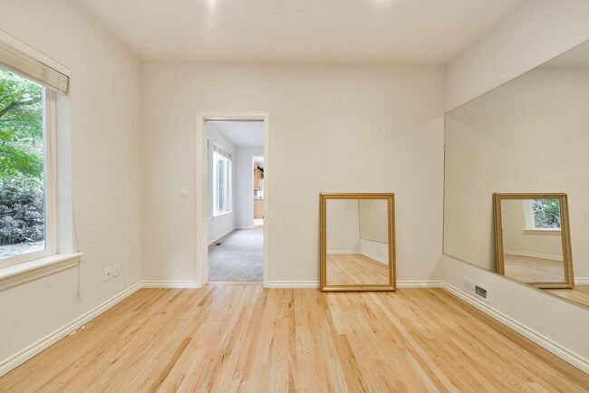 Building Photo - Nice 5 Bed / 2.5 bath house for rent in Kenmore.