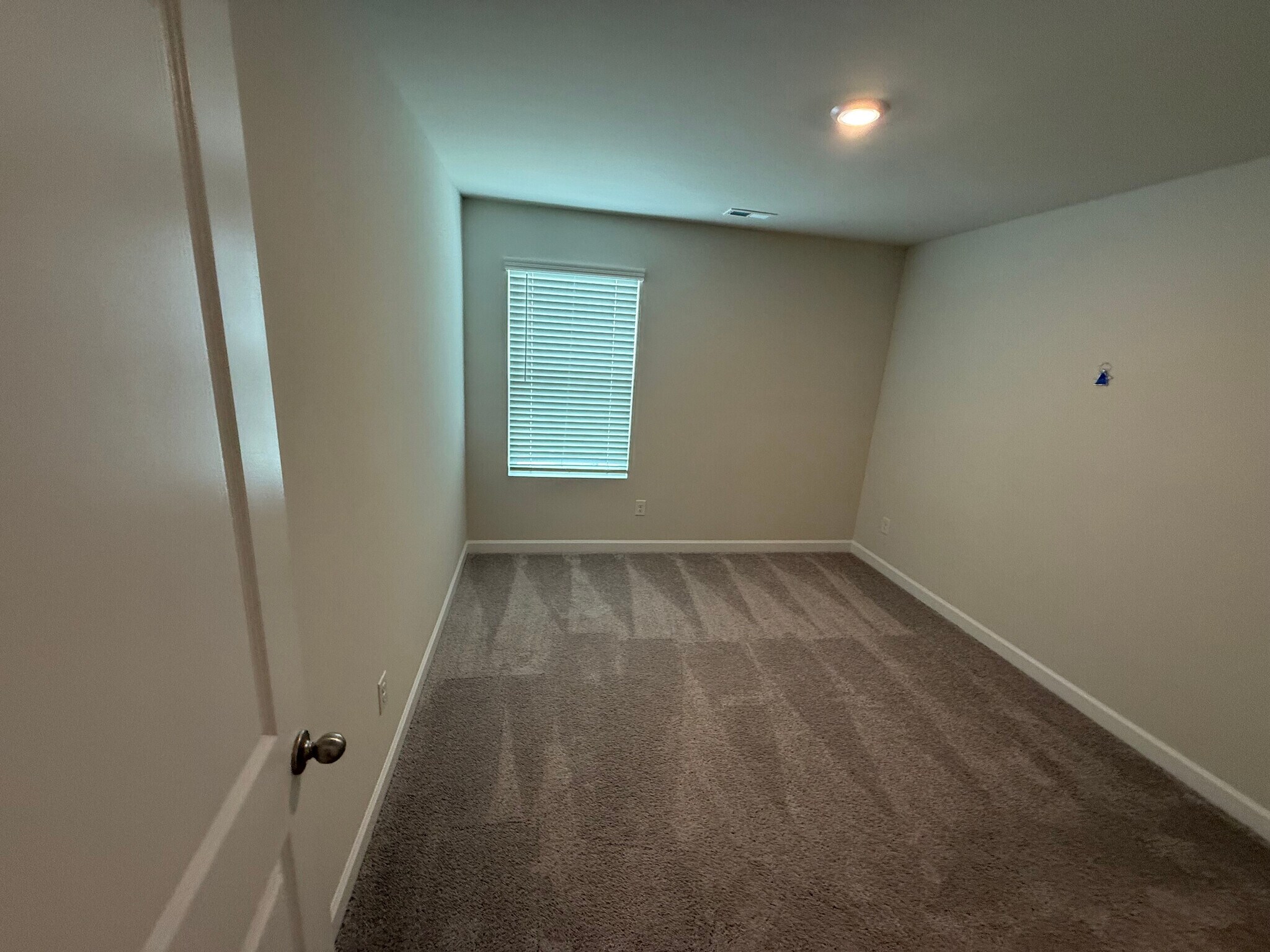 Building Photo - Room in House on Old Statesville Rd