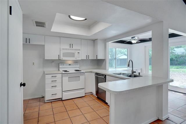 Building Photo - 307 Lone Oak Cir