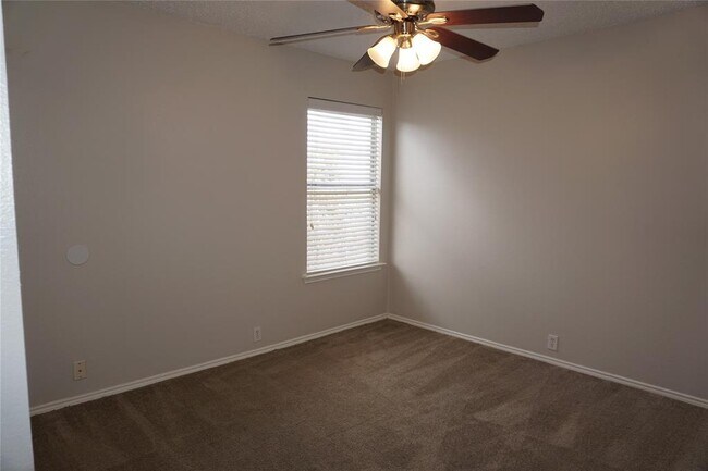 Building Photo - 7020 Glenshire Dr