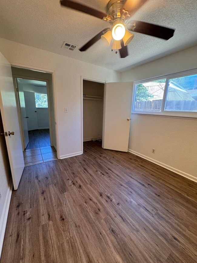 Building Photo - 913 Banyan Dr