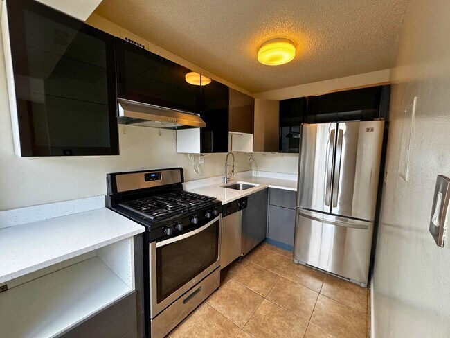 Building Photo - Modern Luxury Studio at Park Place | All Utilities Included