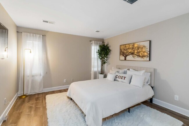 Building Photo - 1960 Variations Dr NE