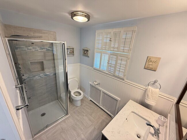 Building Photo - 207 N Thurlow Ave