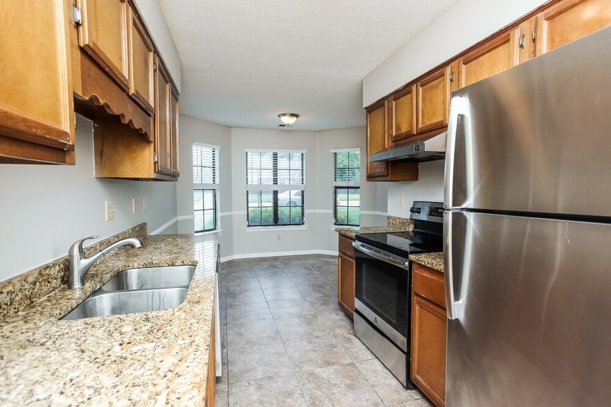 Building Photo - 4295 Rosswood Dr