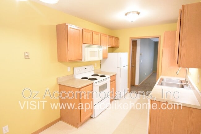 Building Photo - 8626 N Cleveland Ln