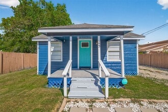 Building Photo - 223 E Melville Dr