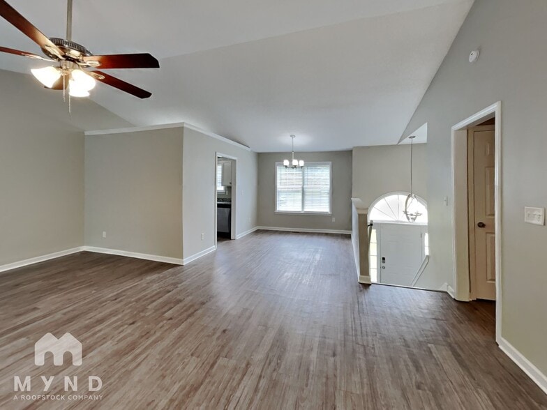 Building Photo - 425 Willow Ln
