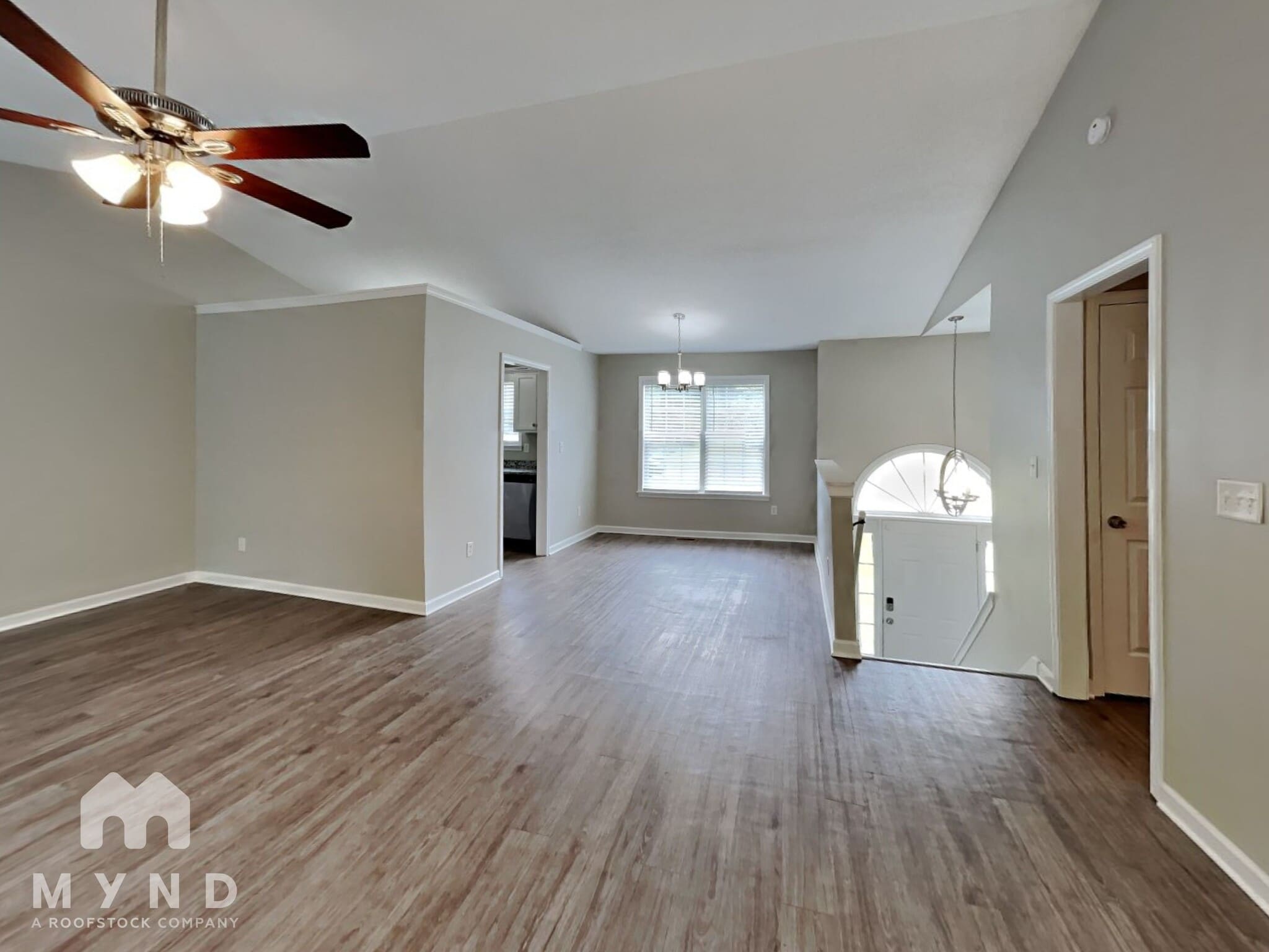Building Photo - 425 Willow Ln