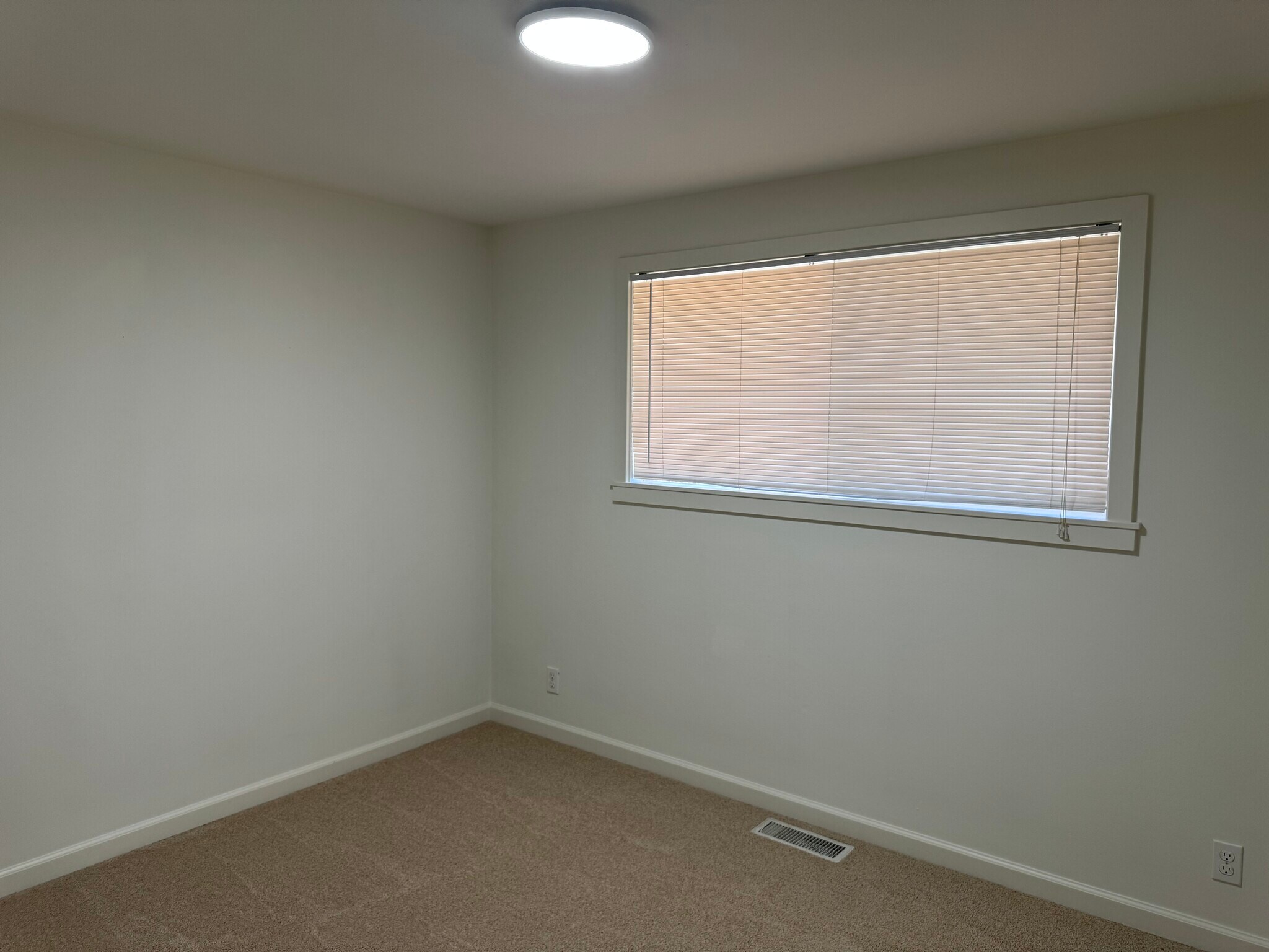 Building Photo - 2829 Larch Way