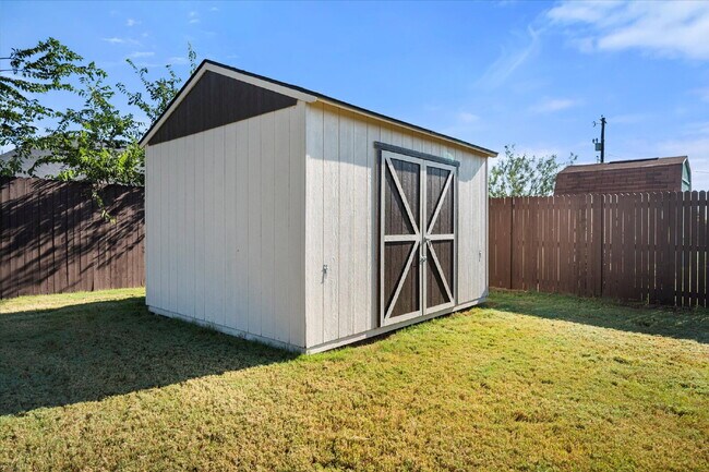 Building Photo - Stunning 3-bedroom, 2-bathroom home on an ...