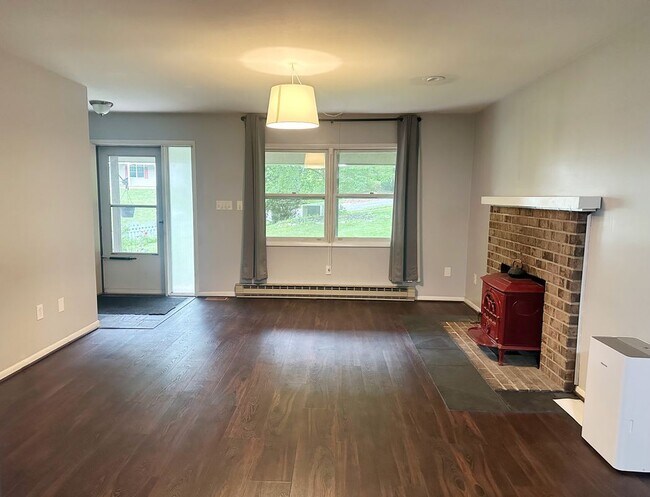 Building Photo - 200 Oakley Dr