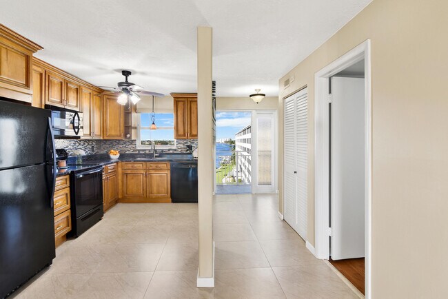 Building Photo - 3114 S Ocean Blvd