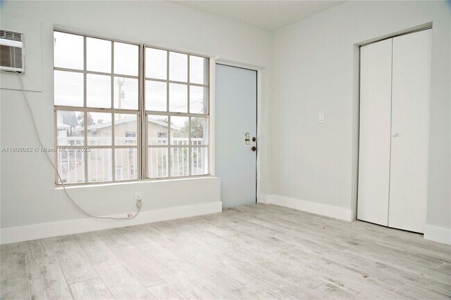 Building Photo - 4105 N Ocean Dr