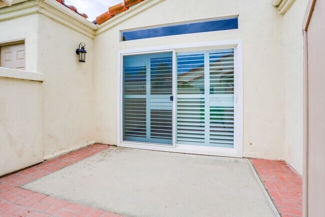 Building Photo - 3 bed, 2 bath Single Family Home in North ...