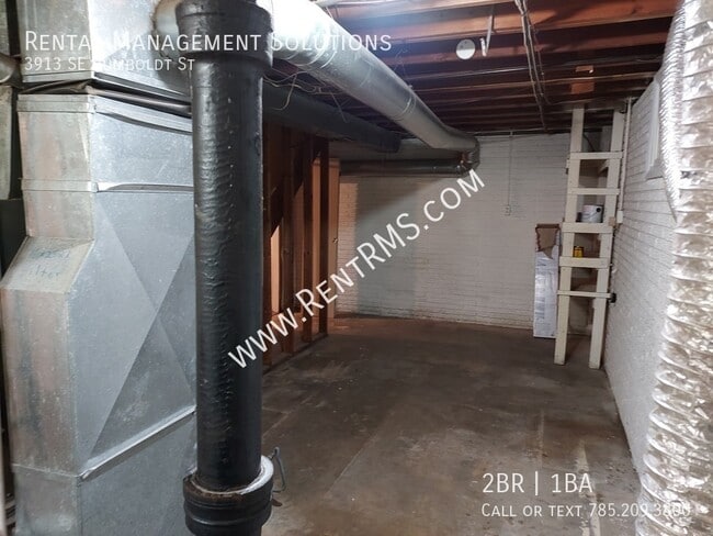 Building Photo - 3913 SE Humboldt St