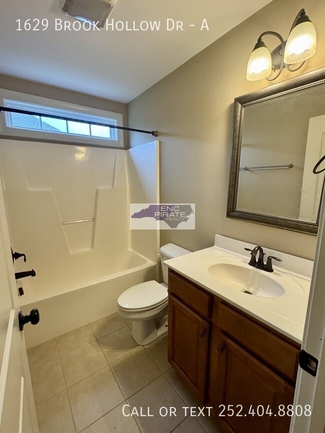 Building Photo - 1629 Brook Hollow Dr