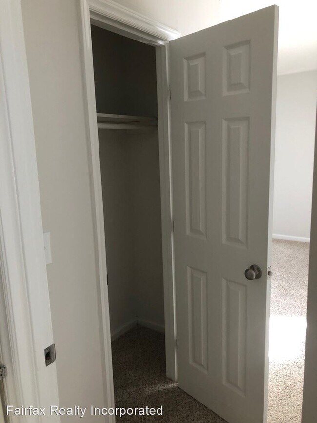 Building Photo - 3 br, 2 bath House - 510 E Nelson Ave