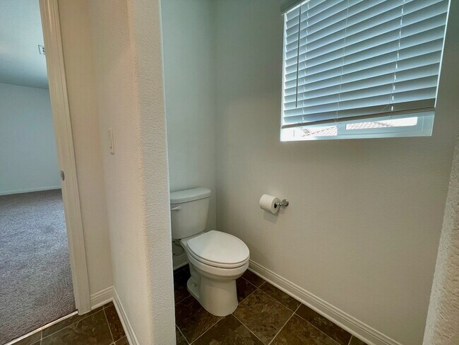 Building Photo - BEAUTIFUL 5 BED 3.5 BATH 3 FLOORS 2 CAR GARAGE SINGLE FAMILY HOME W/ LARGE LOFT & BACKYARD FOR RENT!