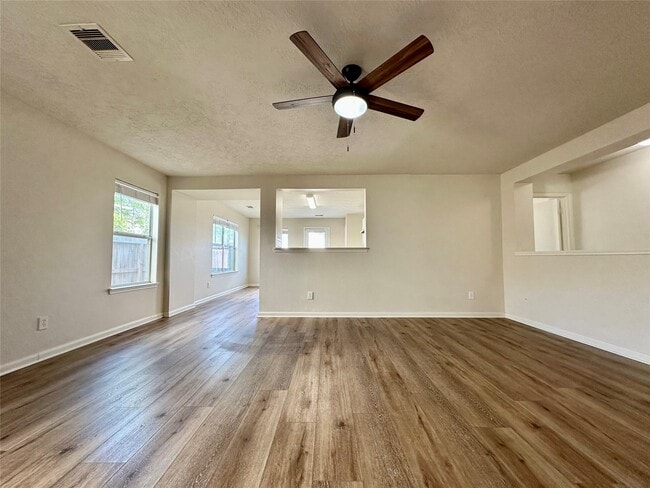 Building Photo - 20515 Hillsdale Park Dr