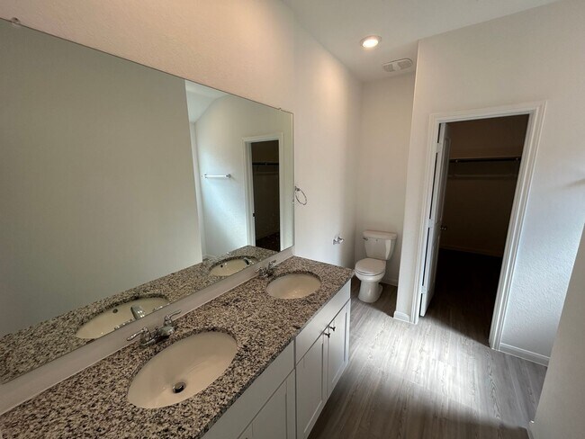 Building Photo - Dual Primary Suites! Spacious Home w/ Open Kitchen & Community Pool!