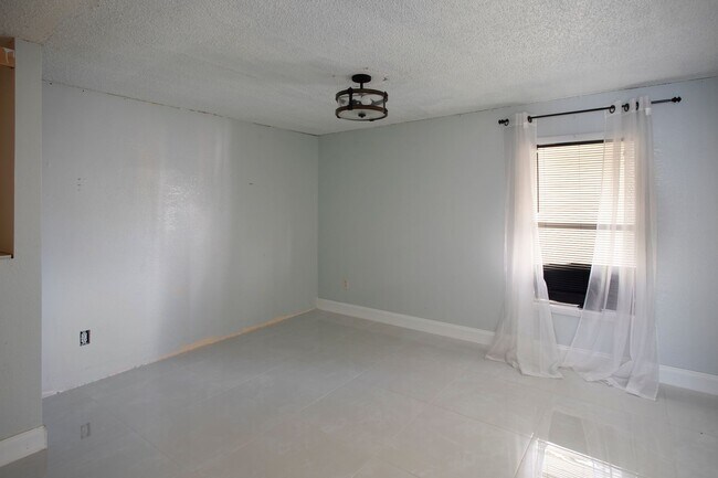 Building Photo - 3 bedroom 2 Bathroom in Big Coppitt No pet...