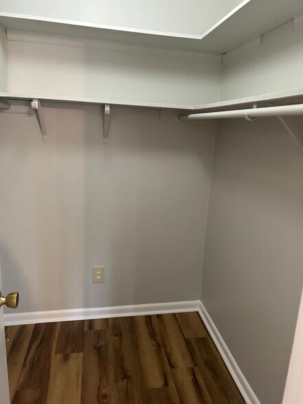 Building Photo - 4717 Walden Pond Dr