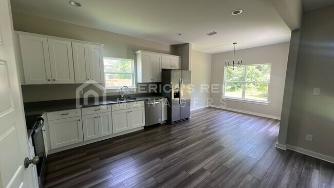 Building Photo - 306 Kennesaw Ave