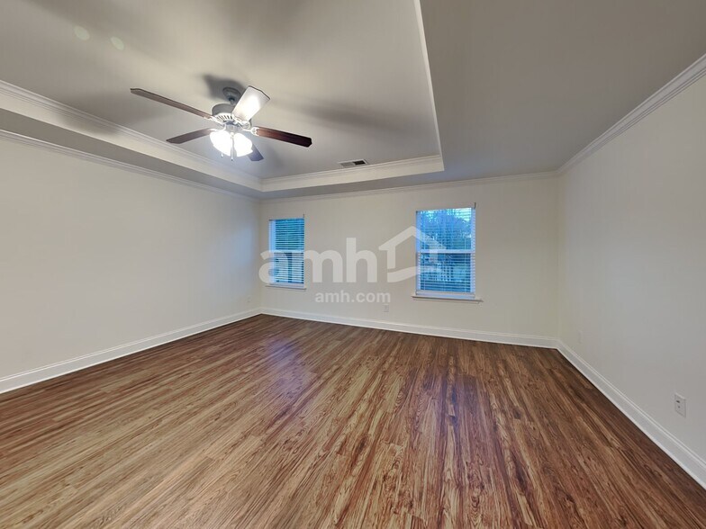 Building Photo - 109 Fairway Dr