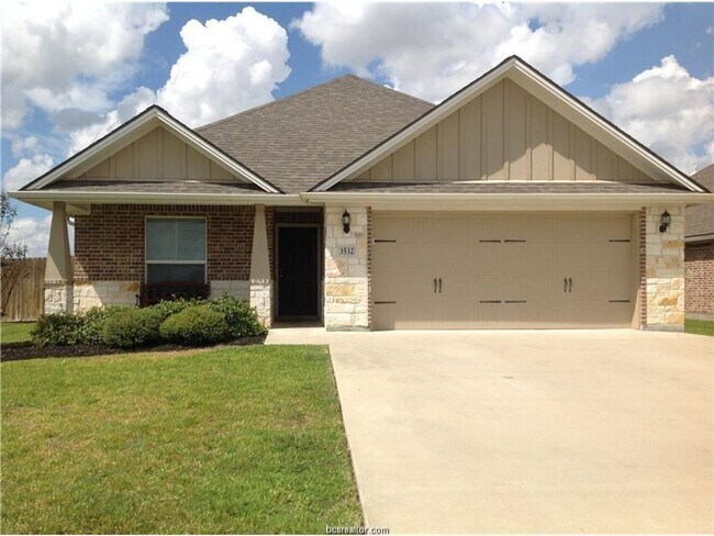 Primary Photo - Beautifully 4 bedroom, 3 bathroom house wi...