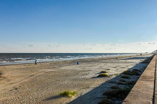 Building Photo - 7000 Seawall Blvd