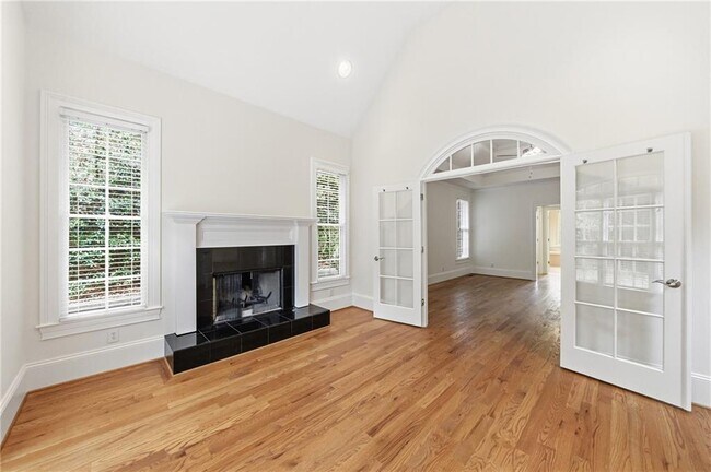 Building Photo - 125 River N Cir