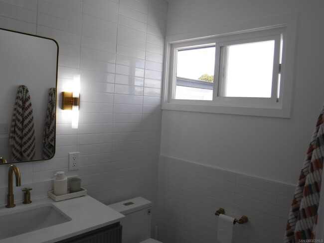Building Photo - 4970 Mt Almagosa Dr