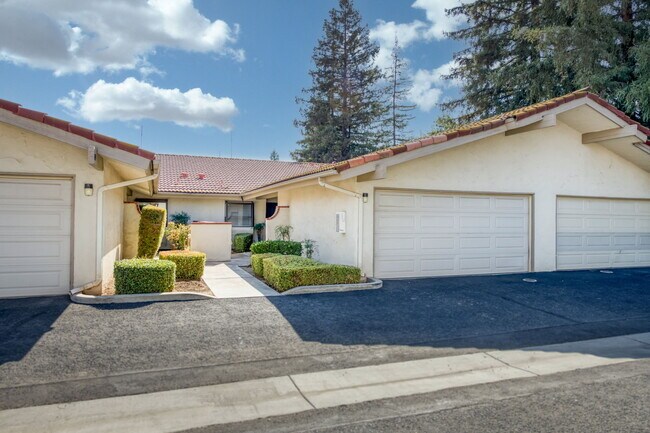 Building Photo - 1538 W Herndon Ave